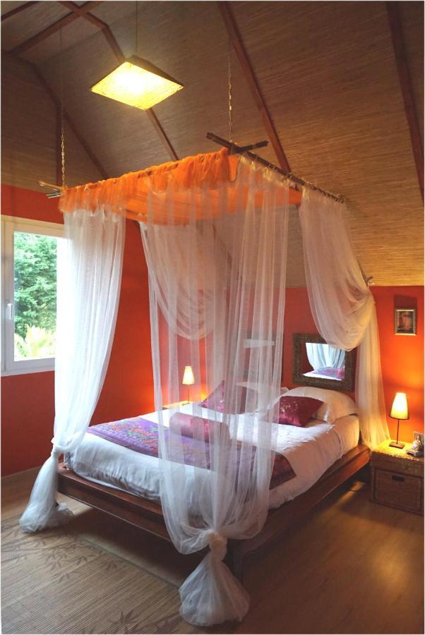 Les Centauris Bed & Breakfast Pleguien Luaran gambar