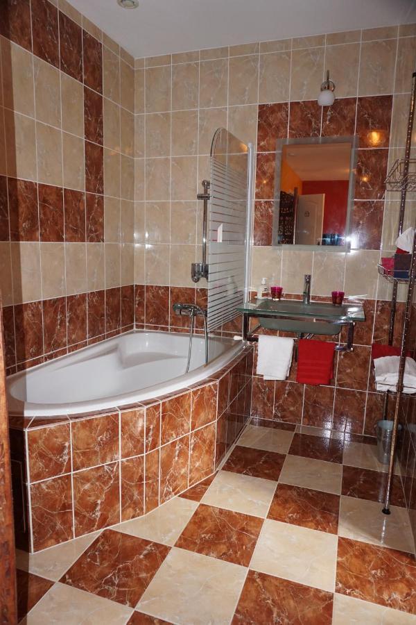 Les Centauris Bed & Breakfast Pleguien Luaran gambar