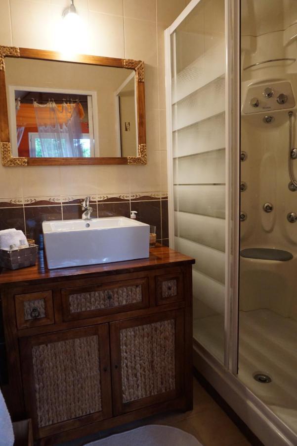 Les Centauris Bed & Breakfast Pleguien Luaran gambar