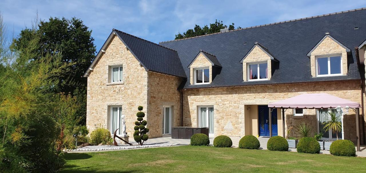 Les Centauris Bed & Breakfast Pleguien Luaran gambar