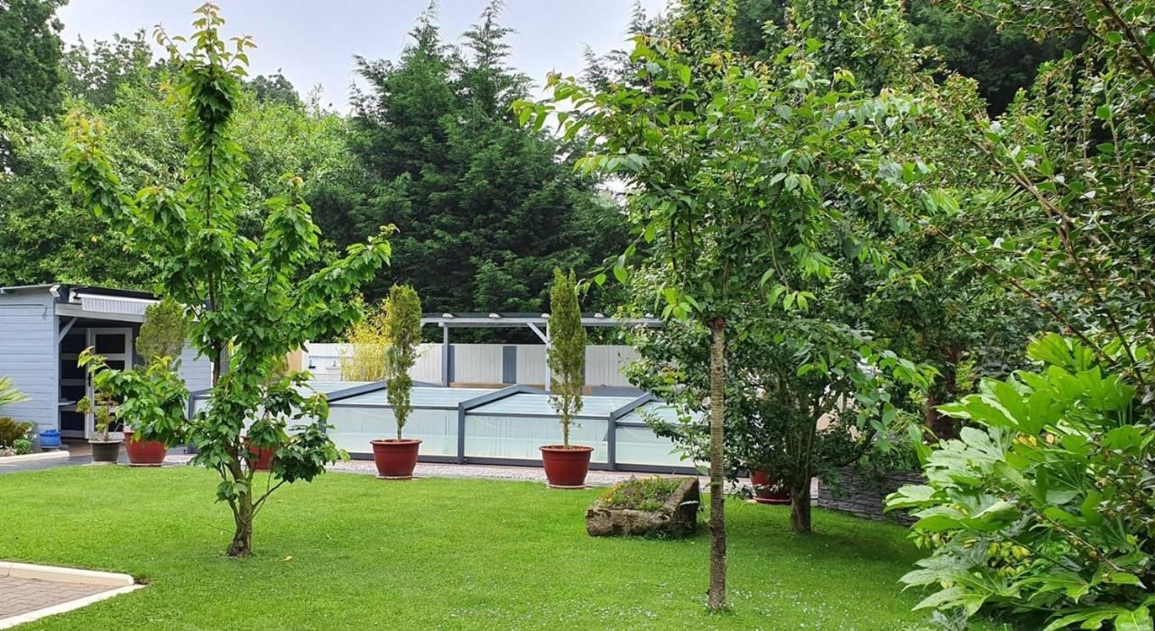 Les Centauris Bed & Breakfast Pleguien Luaran gambar