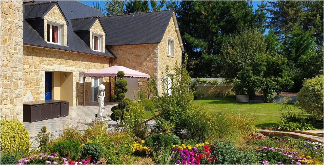Les Centauris Bed & Breakfast Pleguien Luaran gambar