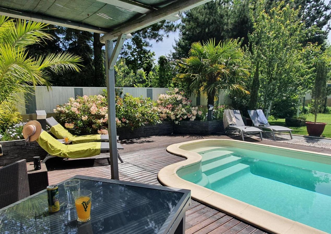 Les Centauris Bed & Breakfast Pleguien Luaran gambar