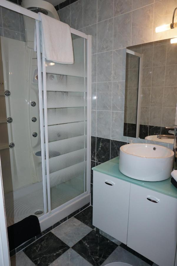Les Centauris Bed & Breakfast Pleguien Luaran gambar